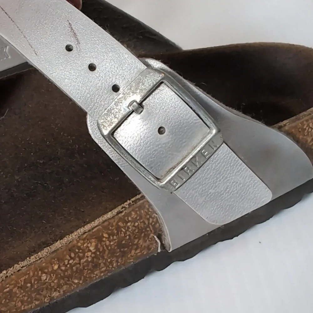 Birkenstock Silver Gizeh Birko-Flor Sandals Size 39 US 8.5